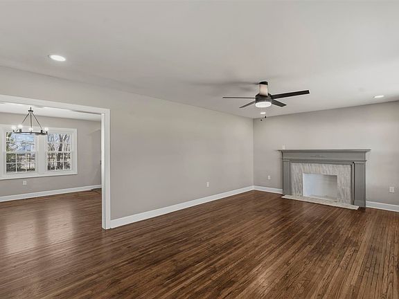 4th image of 2502 Bowling Green Rd