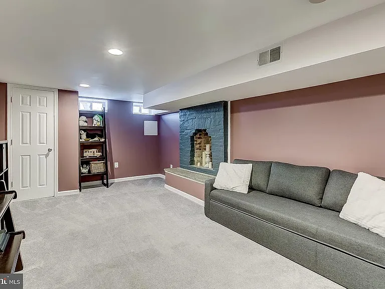 1636 S Hanover St — Photo 21