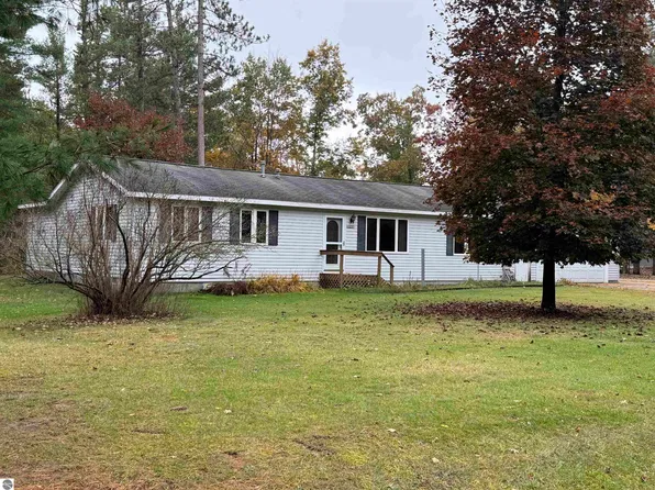 11231 Lake 15 Rd, Atlanta, MI 49709
