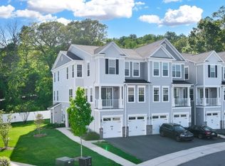 218 Aspen Dr, Cedar Grove, NJ 07009