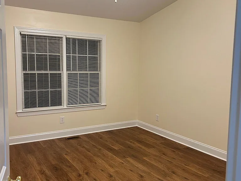 215 Laurel Hill Dr — Photo 6