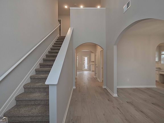 4th image of 489 Charleston Pl