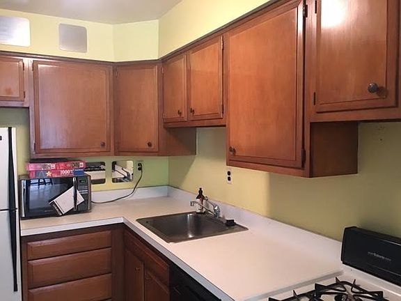 3rd image of 1311 Lombard St APT 201