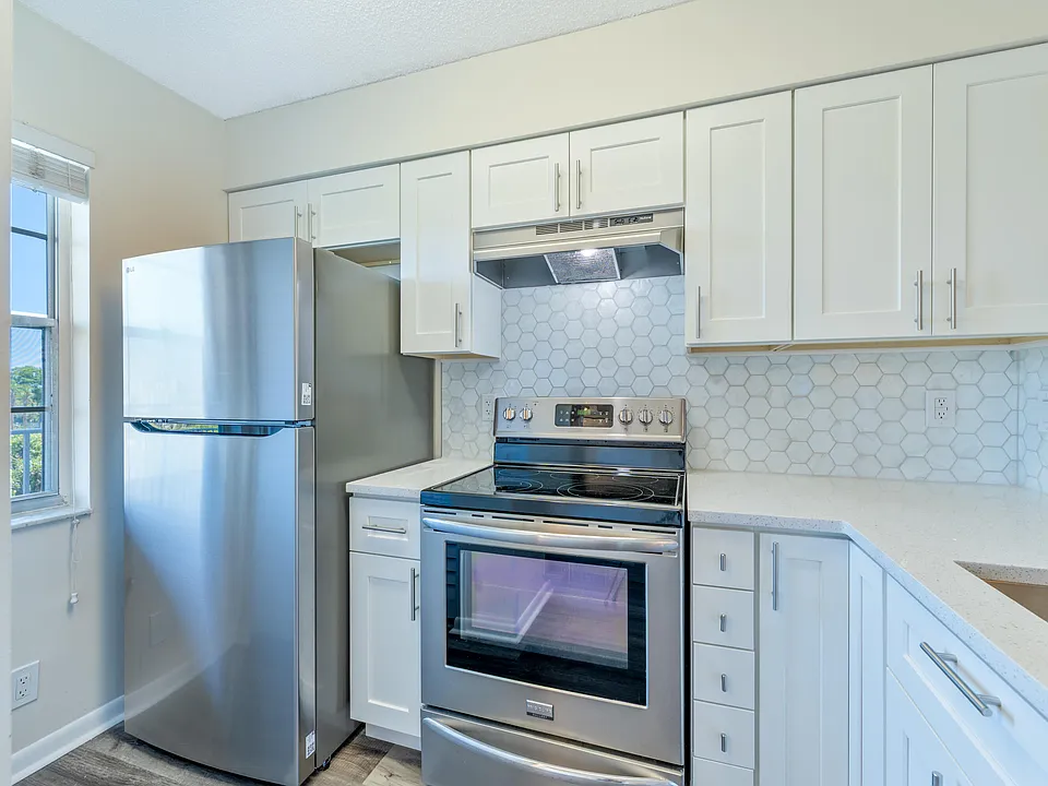 2226 N Cypress Bend Dr #308