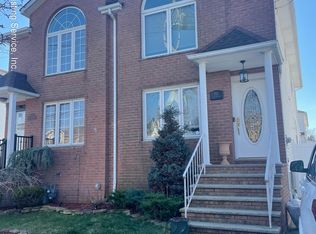292 Malvine Ave, Staten Island, NY 10309