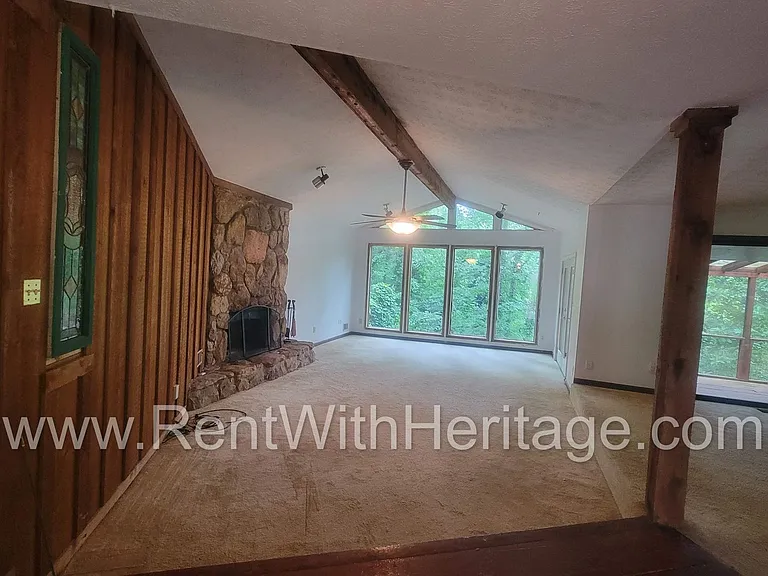 1050 Flamingo Dr — Photo 10