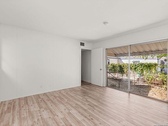5th image of 2031 Lamar St