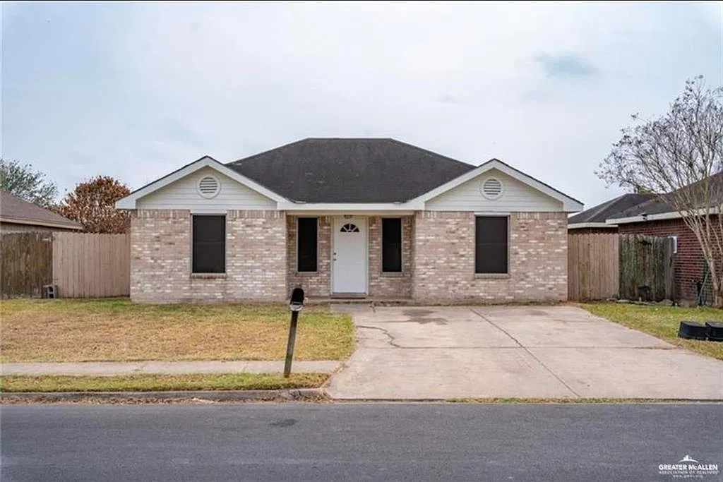 3 bed, 1.0 bath, 968 sqft, $1,100 — Photo 1
