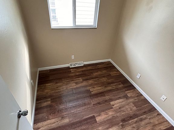 4th image of 3648 Dixie Dr