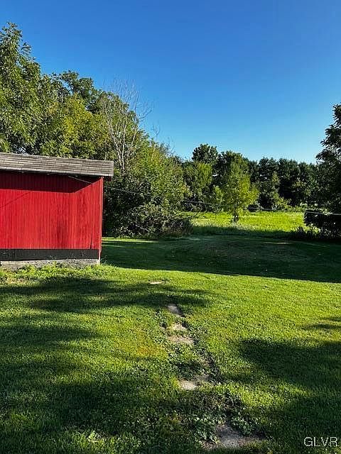 2nd image of 5321 Indian Creek Rd