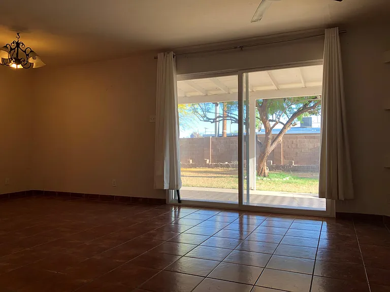 2201 W Catalina Dr — Photo 9