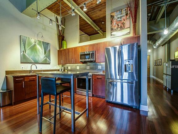 5th image of 1501 W Horatio St APT 226