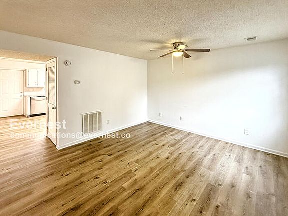 4th image of 2163 Cheshire Dr