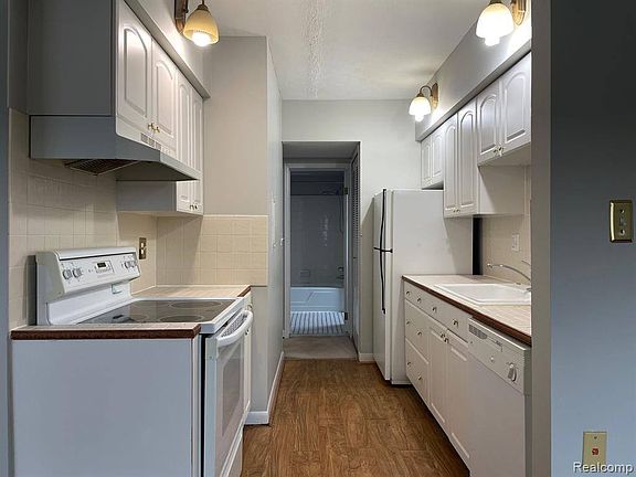 3rd image of 32815 Fargo St #101