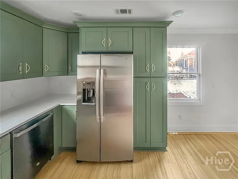 316 W 40th St #D — Photo 6
