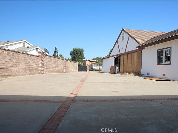 3rd image of 9136 Balcom Ave