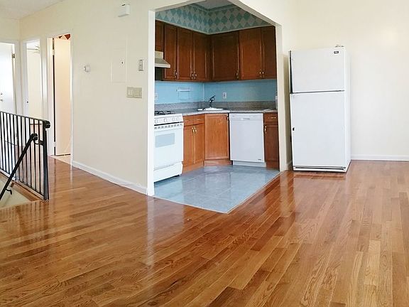 2nd image of 1308 33rd Ave #1