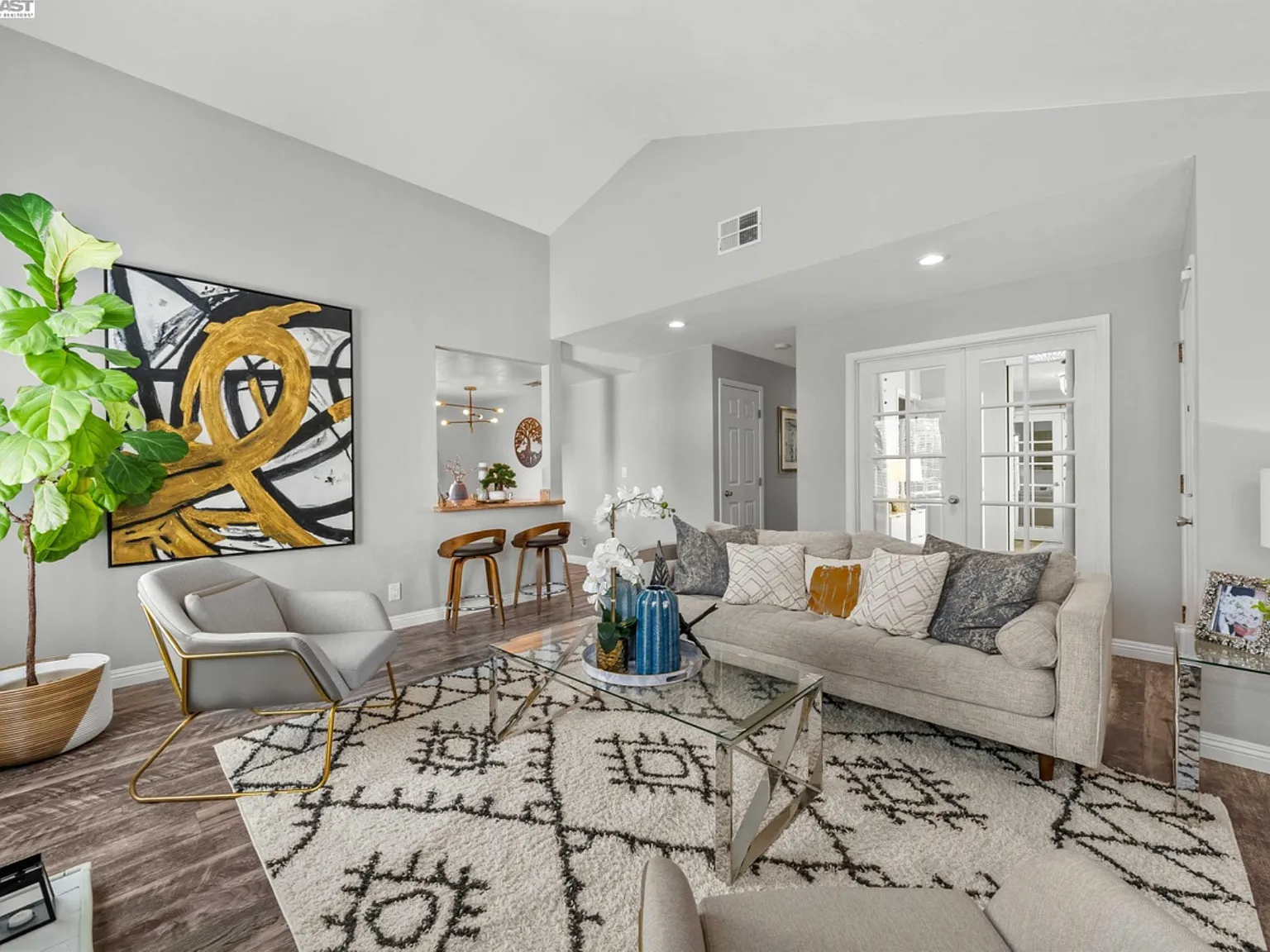 3 bed, 1129 sqft, $4,295 — Photo 4