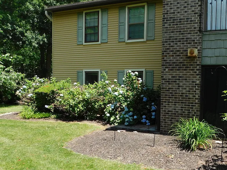 87A W Bluebell Ln #A — Photo 2