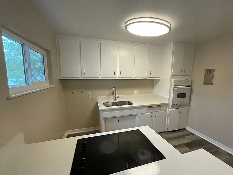 2502 S Rosewood Ave — Photo 8