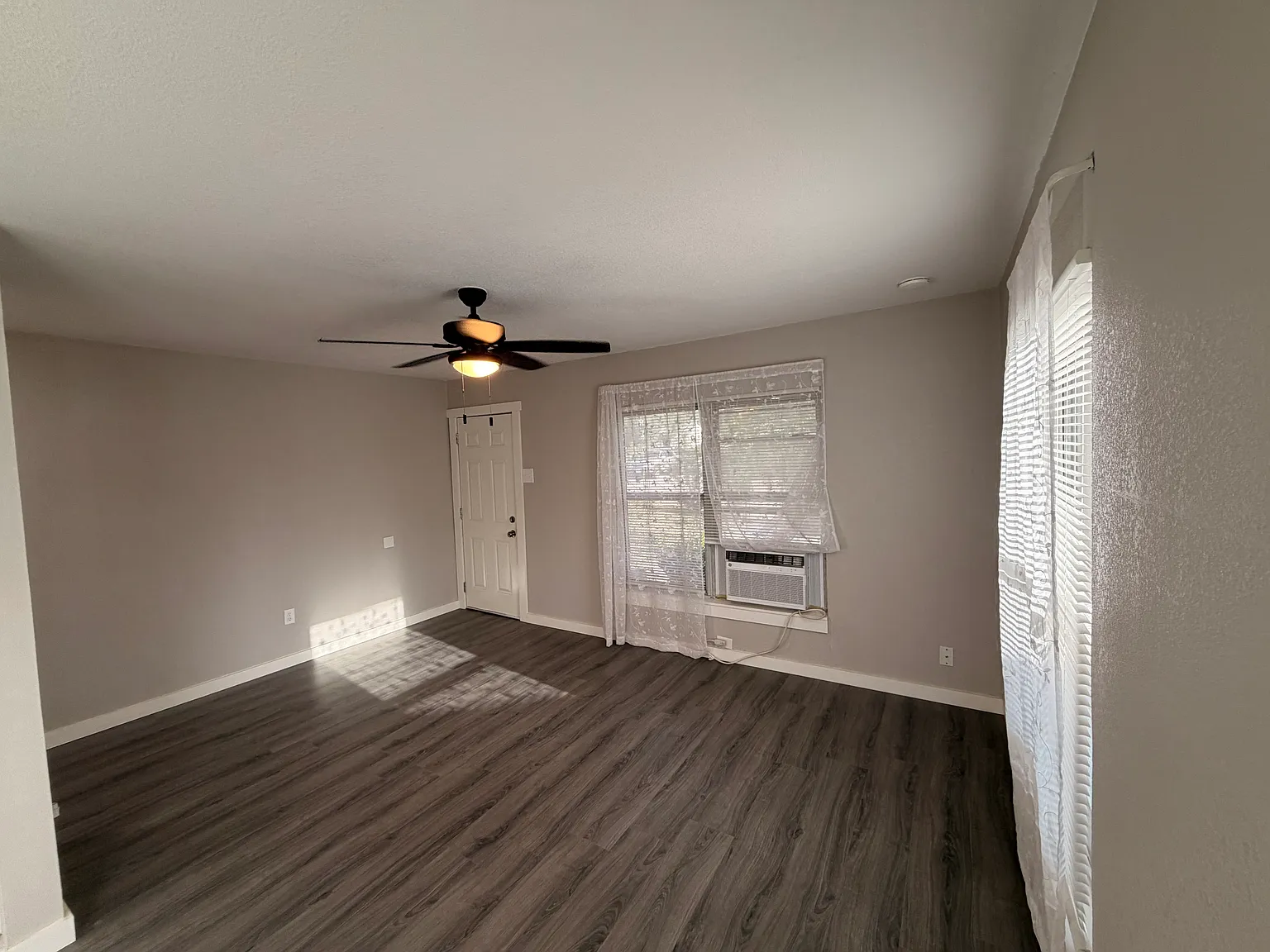 3243 W Laurel — Photo 3
