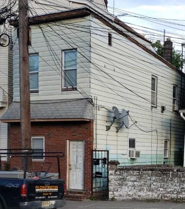 2nd image of 658 River St