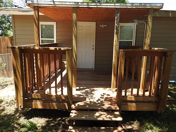 2nd image of 2832 Russell Ave