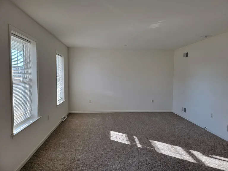 213 Limestone Dr — Photo 2