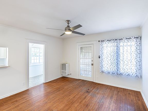 2nd image of 6116 De Longpre Ave #2B-1Ba-900Sqft