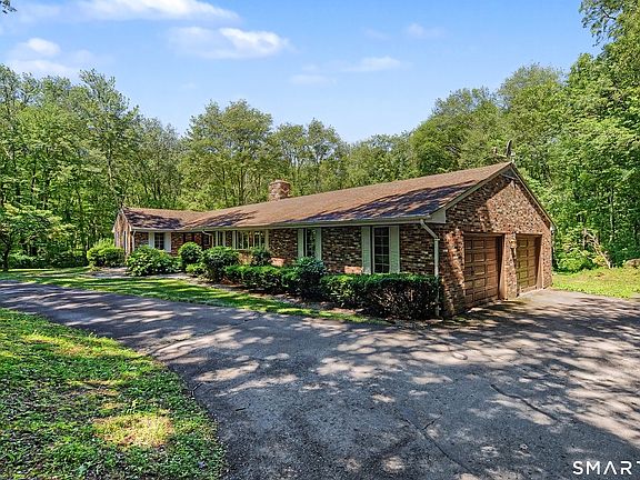 3rd image of 370 Hubbard Road