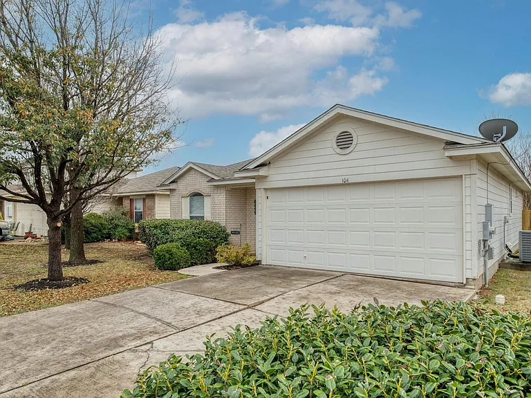 104 Pinnacle Dr — Photo 3