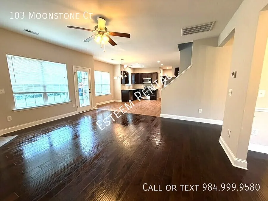 3 bed, 2.5 bath, 2075 sqft, $2,095 — Photo 2