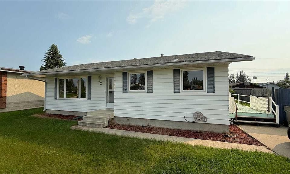 1st image of 22 SE Athabasca Dr