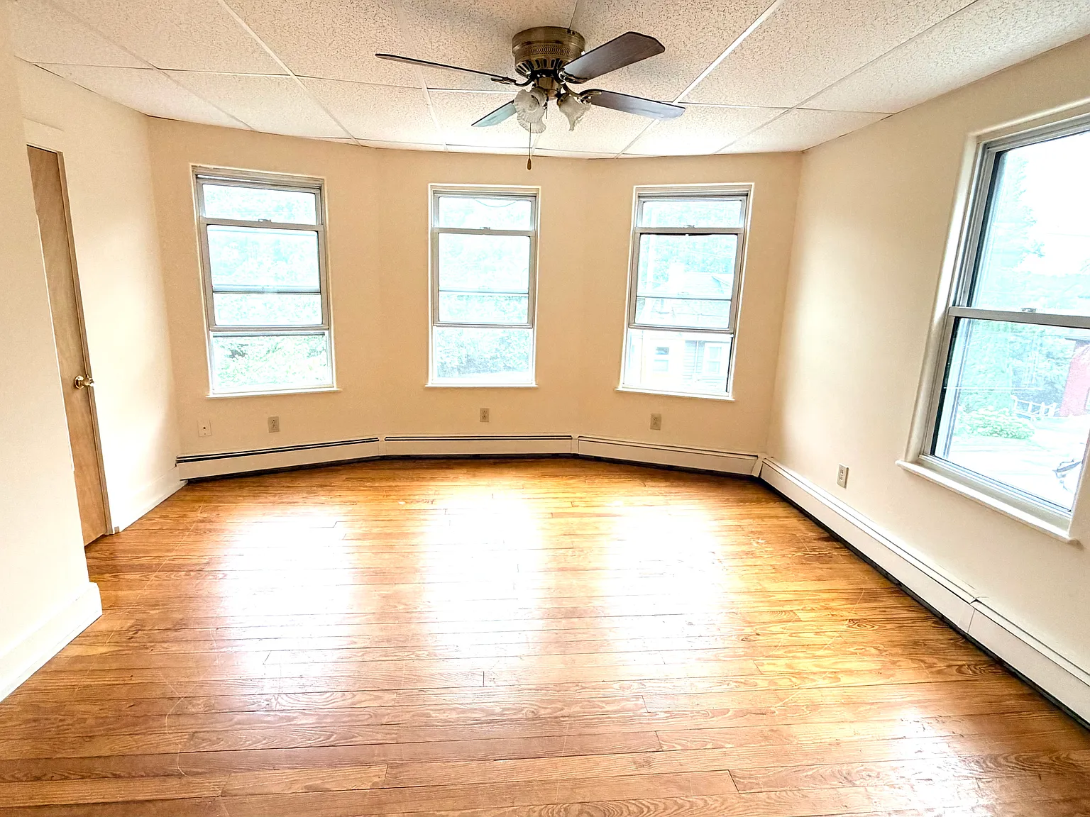 3 bed, 1200 sqft, $1,950 — Photo 3