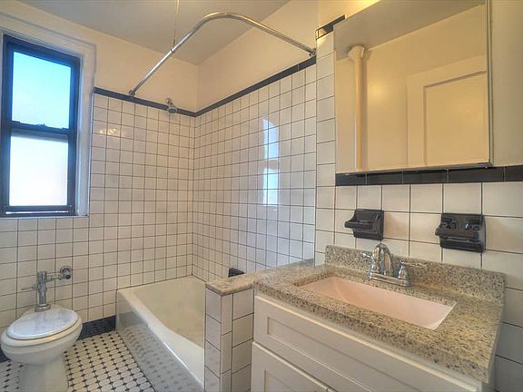 4th image of 311 E 72nd St APT 10G