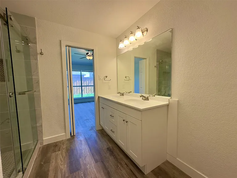 757 Eagle Dr — Photo 6