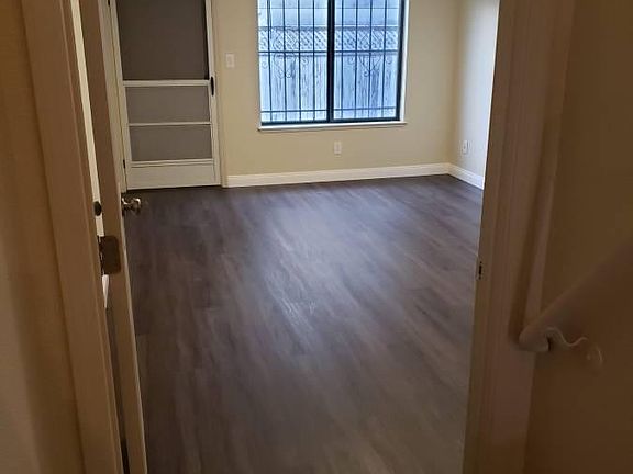 4th image of 50 Diana St