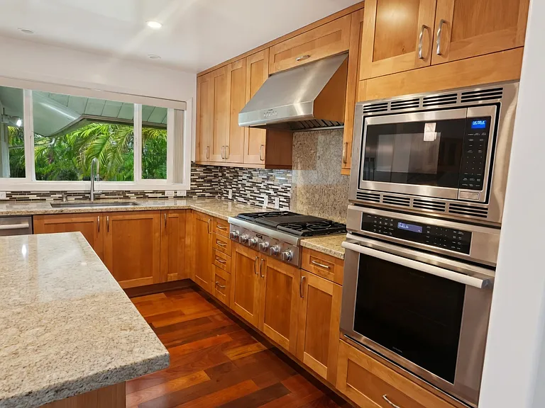 238 Portlock Rd — Photo 7