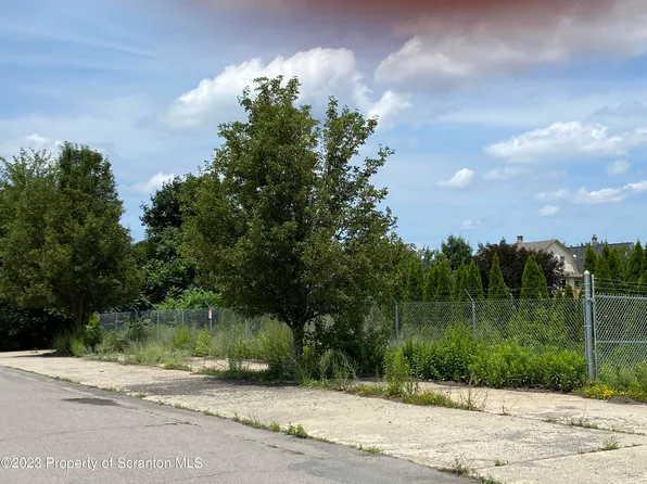 Middle St, Scranton, PA 18508