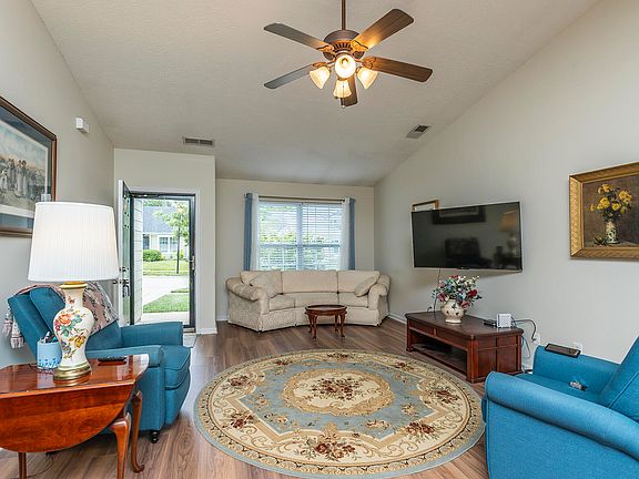 3rd image of 108 Sonoma Dr