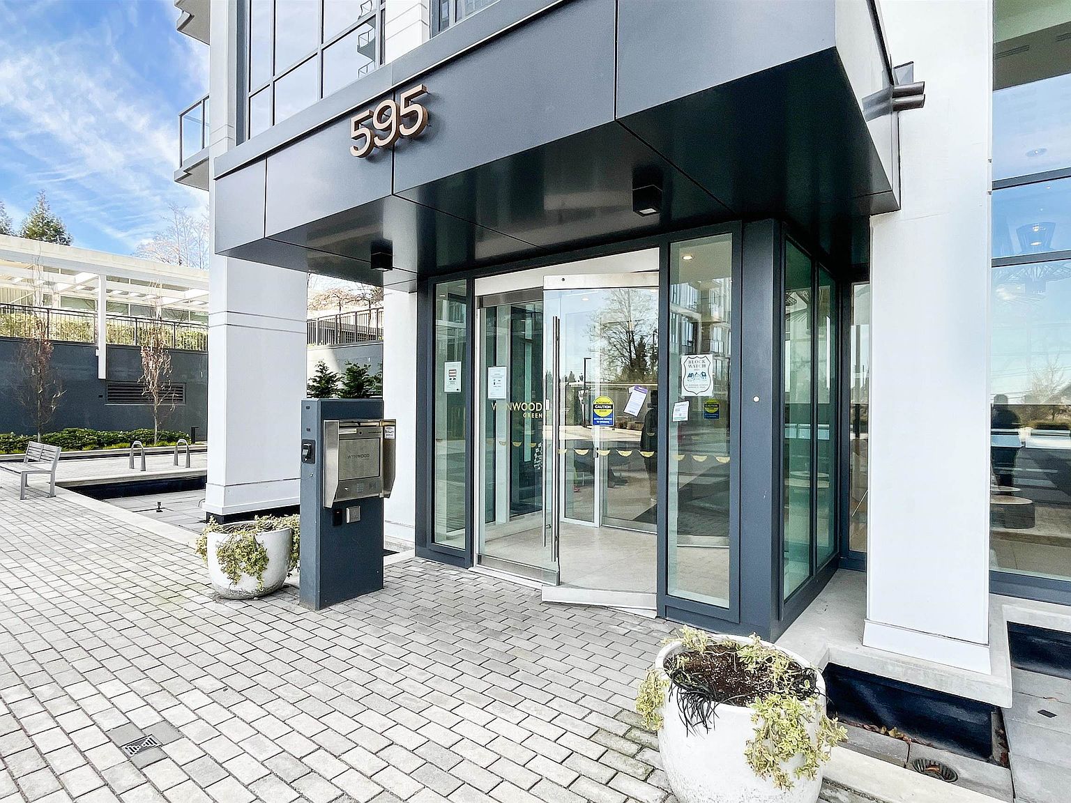 595 Austin Ave #703