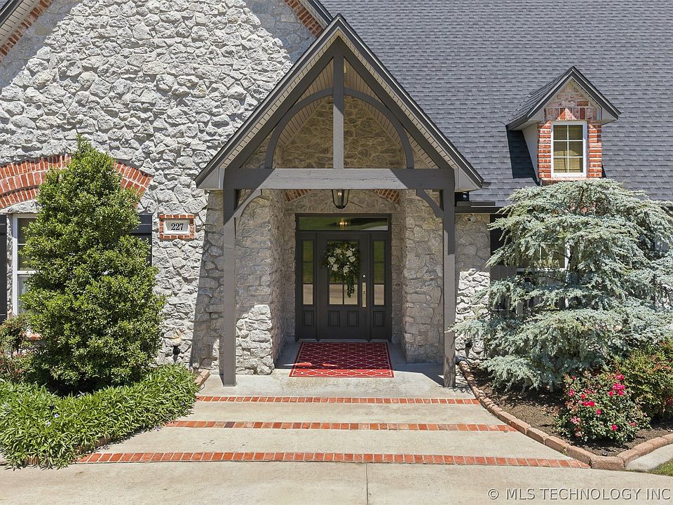2nd image of 227 Meadow Rd