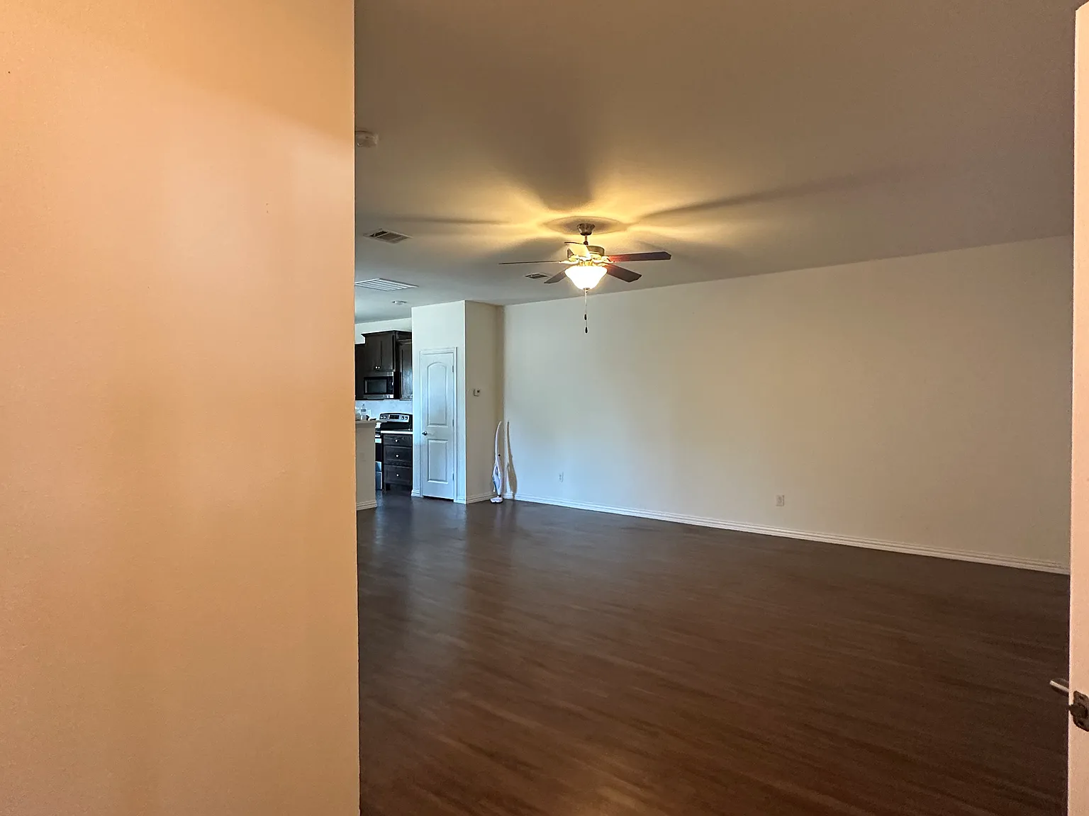 4911 Villas Dr — Photo 2