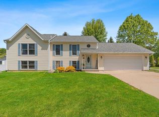 125 Hillside Ln, Shawano, WI 54166