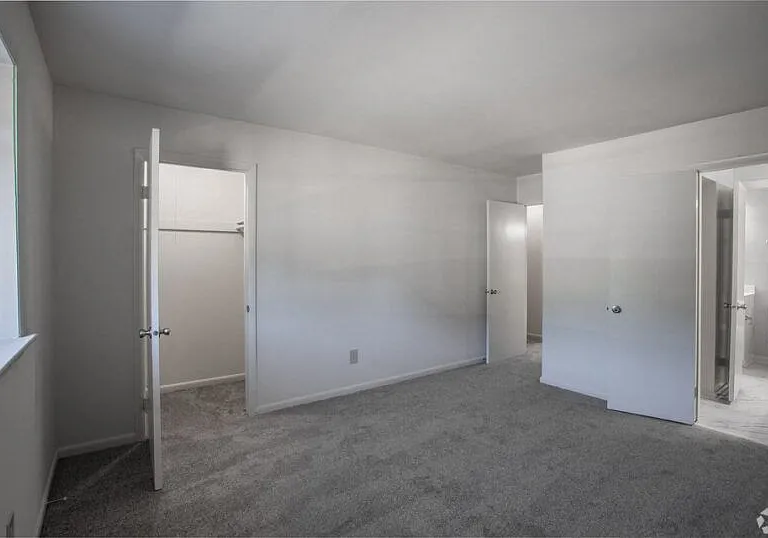 Turnberry Wells Townhomes — Photo 8