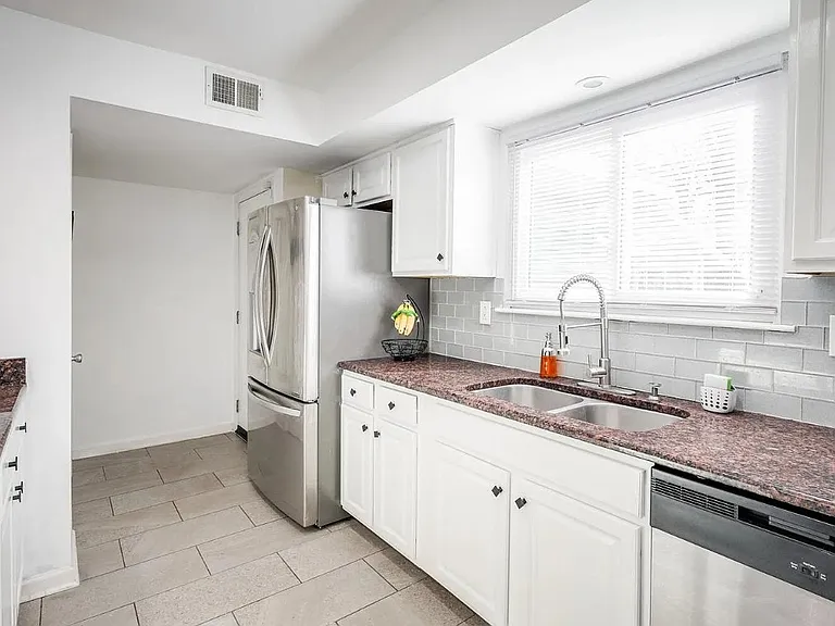 4033 Foxwood Dr — Photo 7