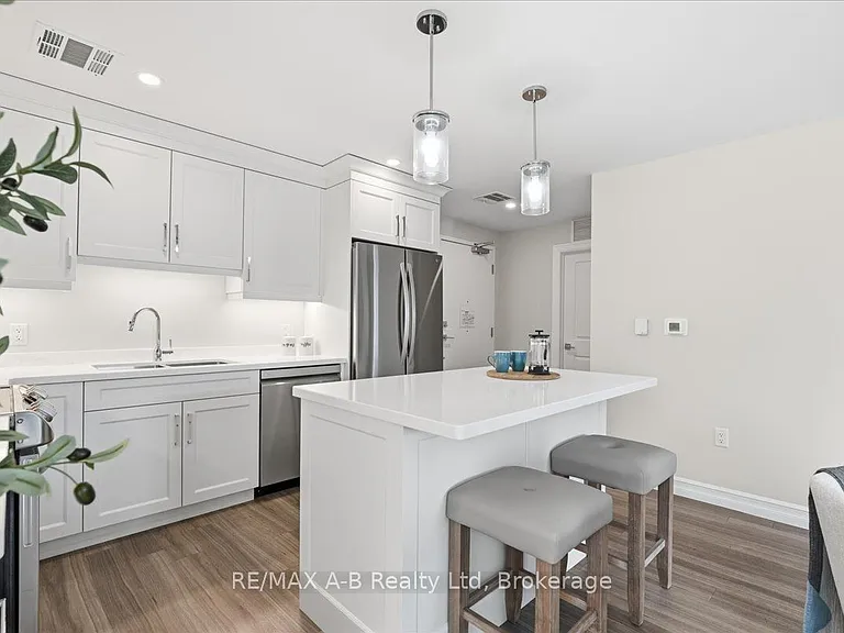 100 Gordon St #103 — Photo 11