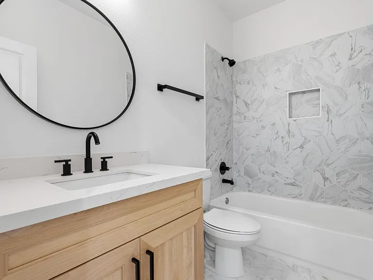 8805 Parkway Dr — Photo 21