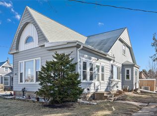 105 S Walnut Ave, Garrison, IA 52229