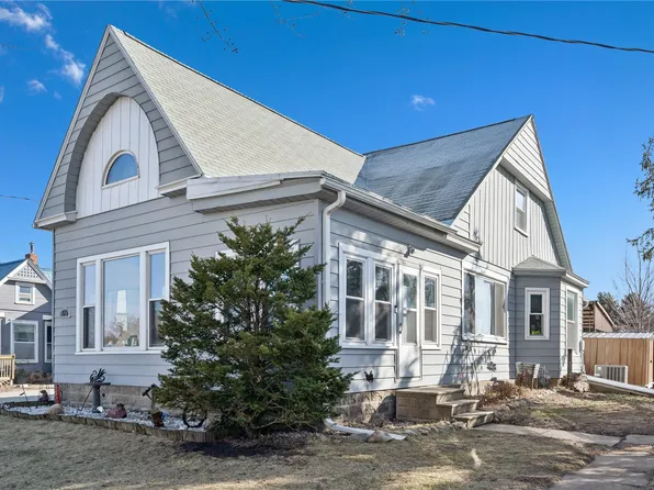 105 S Walnut Ave, Garrison, IA 52229